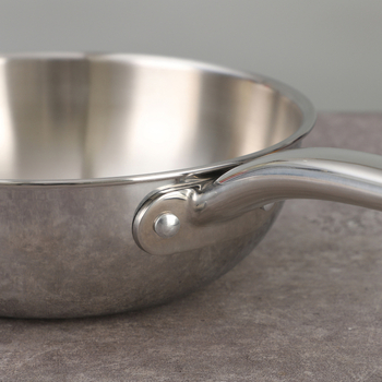 Titánium wok háromrétegű aljzattal, üvegfedővel, kompatibilis gáztűzhely és indukciós főzőfelülettel