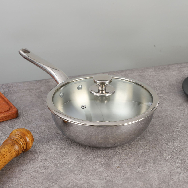 Titánium wok háromrétegű aljzattal, üvegfedővel, kompatibilis gáztűzhely és indukciós főzőfelülettel