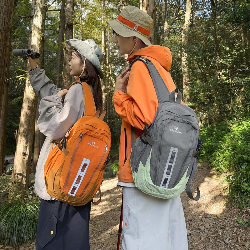 Unisex ruksak za outdoor planinarenje, platnene izrade, kapacitet do 20 L, vodootporan i otporan na vjetar, zakrivljenim ramenima
