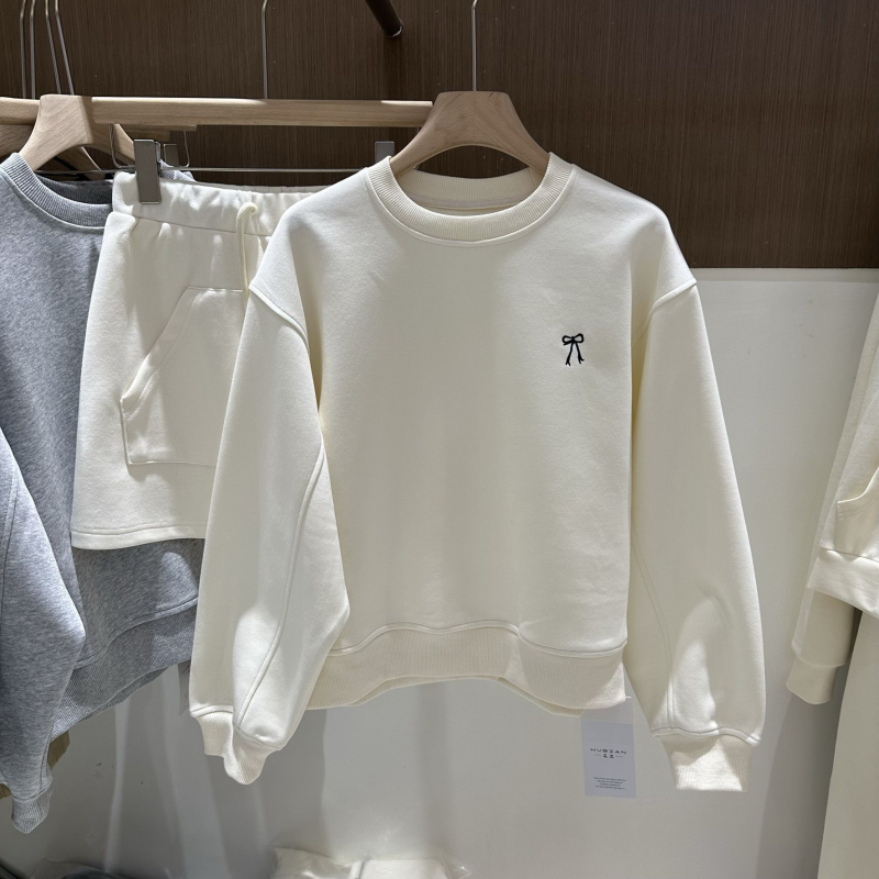 Dvodijelni set: sweatshirt s mašnicom i suknja, chenille tkanina s elastanom, bezrukavni gornji dio, proljeće 2025
