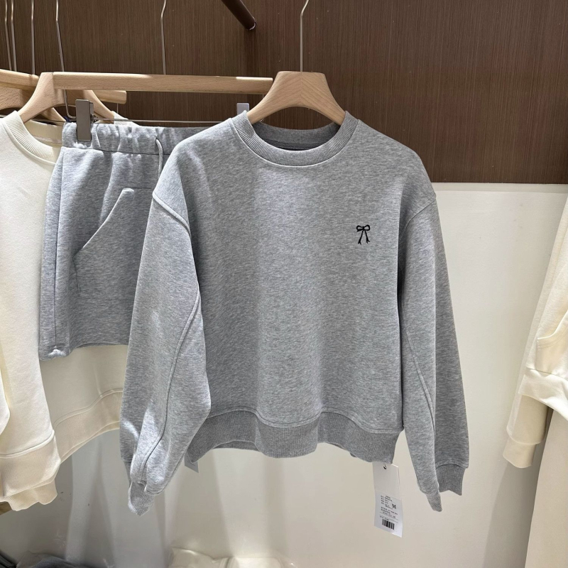 Dvodijelni set: sweatshirt s mašnicom i suknja, chenille tkanina s elastanom, bezrukavni gornji dio, proljeće 2025