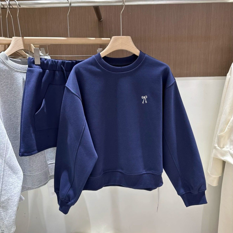 Dvodijelni set: sweatshirt s mašnicom i suknja, chenille tkanina s elastanom, bezrukavni gornji dio, proljeće 2025