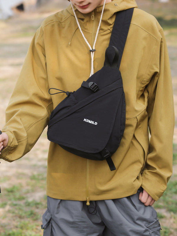 Városi minimalist nylon mellkas táska légpárnás vállpánttal, lélegző, vízálló, ultrakönnyű és bővíthető; poliészter bélés.