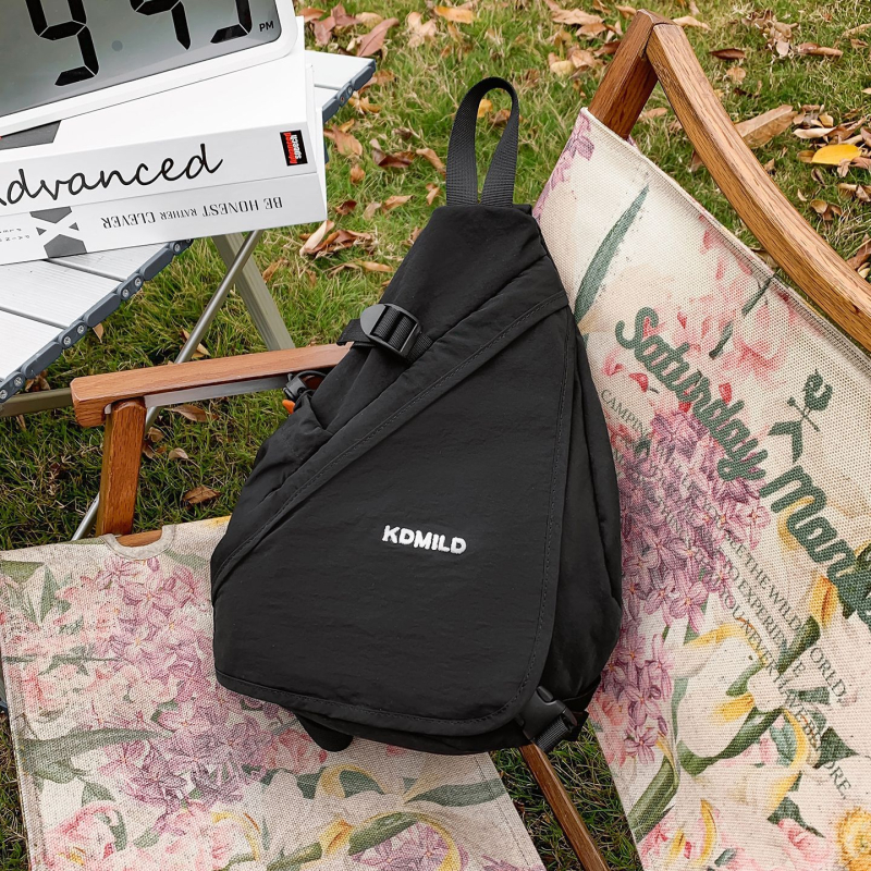 Városi minimalist nylon mellkas táska légpárnás vállpánttal, lélegző, vízálló, ultrakönnyű és bővíthető; poliészter bélés.