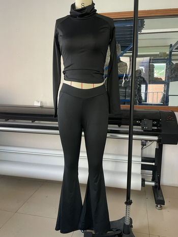Ženski modni sportsko-casual komplet s visokim ovratnikom i dugim rukavima, uskim krojem, visokim strukom i zvonastim hlačama
