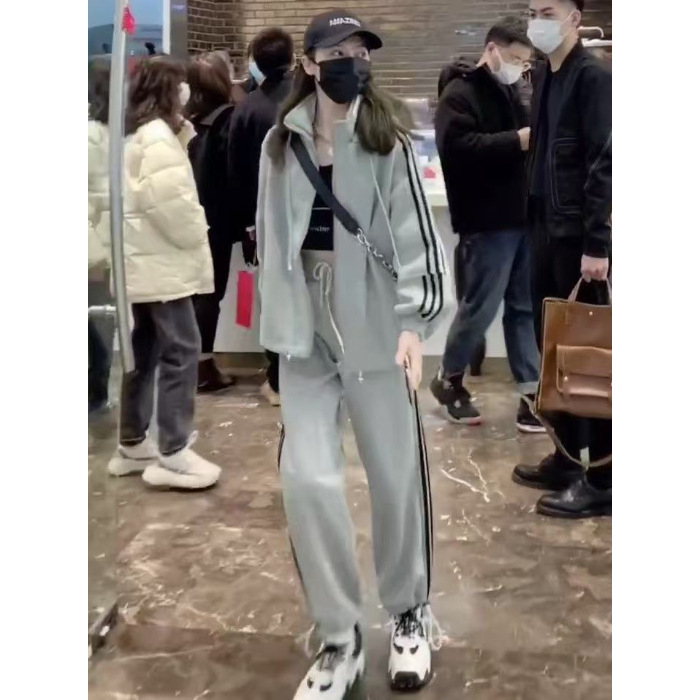 Ženski sportski set za proljeće i jesen 2025, korejski stil, casual modni styling za studentice, uski kroj, dvodijelni komplet s jaknom za trčanje i hlače
