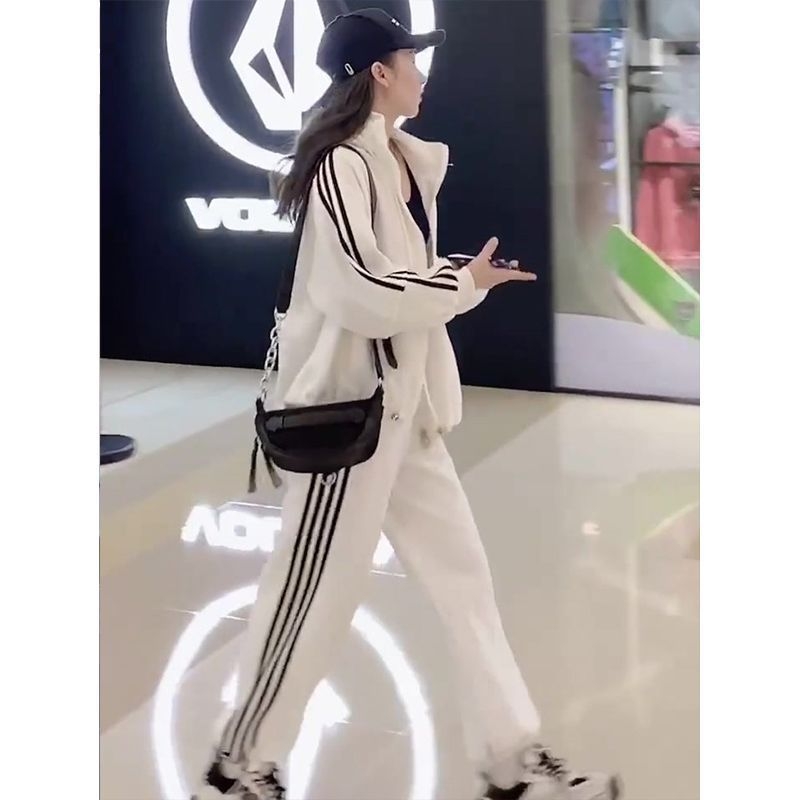 Ženski sportski set za proljeće i jesen 2025, korejski stil, casual modni styling za studentice, uski kroj, dvodijelni komplet s jaknom za trčanje i hlače