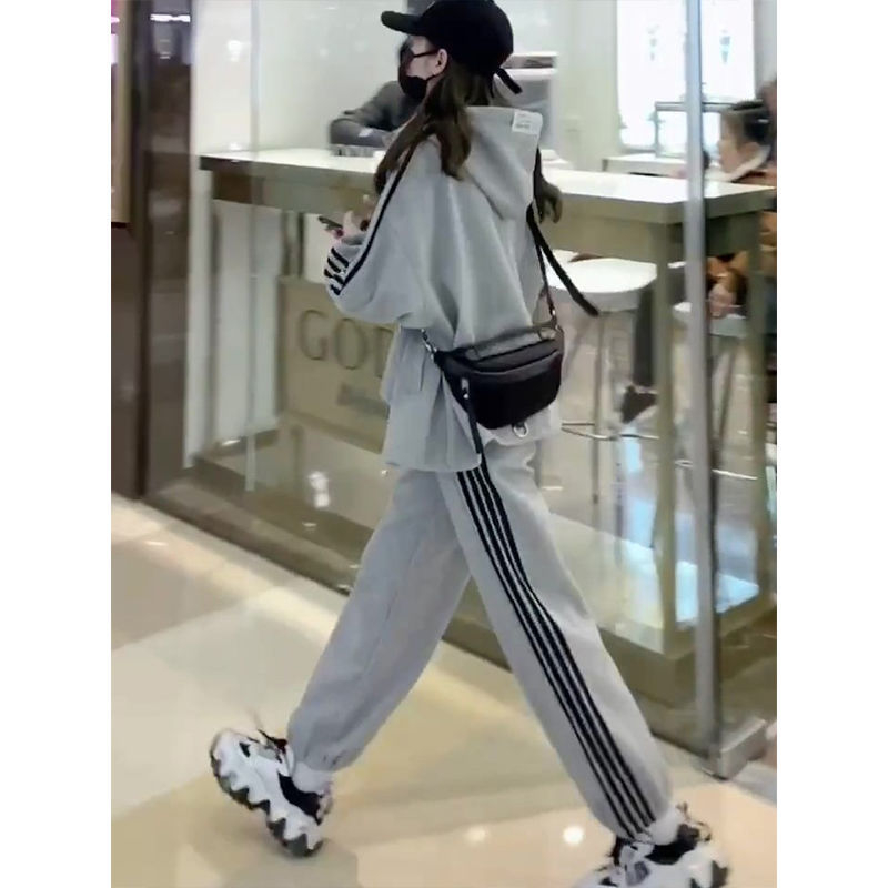 Ženski sportski set za proljeće i jesen 2025, korejski stil, casual modni styling za studentice, uski kroj, dvodijelni komplet s jaknom za trčanje i hlače