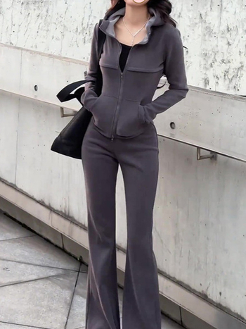 Ženski dvodijelni komplet s kapuljačom i širokim hlačama, vizualno ističe vitku siluetu, jesensko-zimski casual sports stil