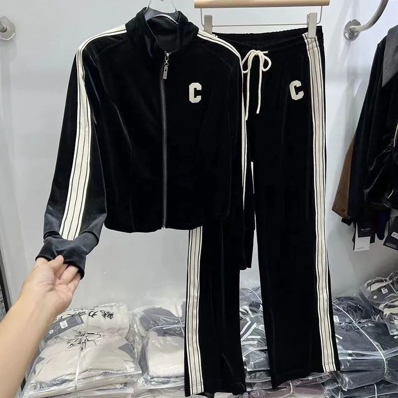 Baršunasti casual dvodijelni komplet za žene: hoodie s bočnim trakama i široke hlače, duljina 3/4, dugi rukavi, Mercerizirana tkanina, proljeće 2025 izdanje