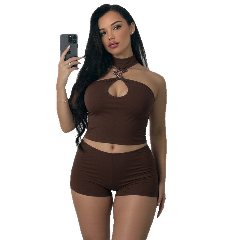 Dvo-odjelni set hlača - top bez rukava s halter vratom, hlače do koljena, materijal milk silk, poliester 90-95% + spandeks 5-10%