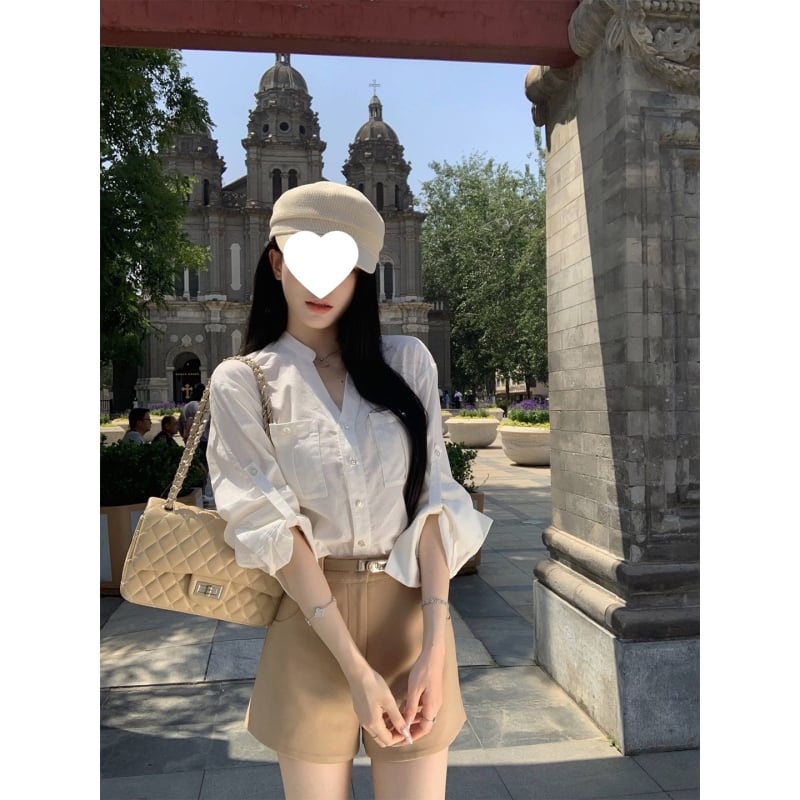 Hot Girl stil: bluza s V-izrezom i dugim rukavima te kratke hlače visokog struka, dizajn za ranu jesen
