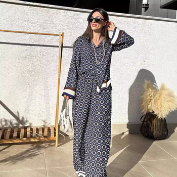 Ženski dvodijelni kostim s tiskom i košulom dugih rukava te visokim strukom hlača, ljeto 2024, poliester 95%+