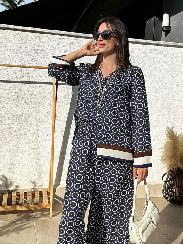 Ženski dvodijelni kostim s tiskom i košulom dugih rukava te visokim strukom hlača, ljeto 2024, poliester 95%+