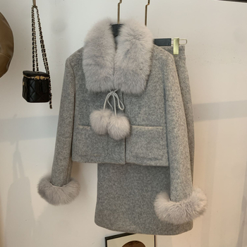 Ženski kostim s mini suknjom, dugi rukavi, ovčja vuna kao tkanina, PVC kao glavna tkanina, proljeće 2025.