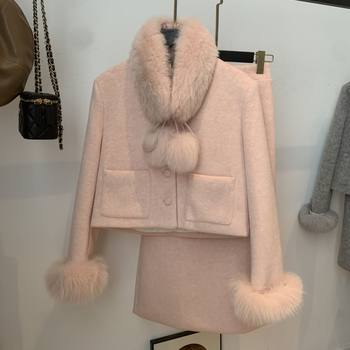 Ženski kostim s mini suknjom, dugi rukavi, ovčja vuna kao tkanina, PVC kao glavna tkanina, proljeće 2025.