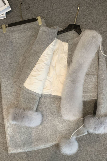 Ženski kostim s mini suknjom, dugi rukavi, ovčja vuna kao tkanina, PVC kao glavna tkanina, proljeće 2025.