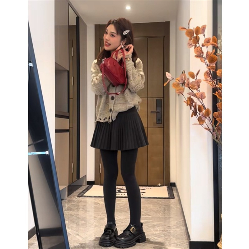 Dvodjelni set: opušteni pleteni kardigan s ovratnikom i plisirana suknja visokog struka, poliester, jesen 2025, elegantan poslovni stil