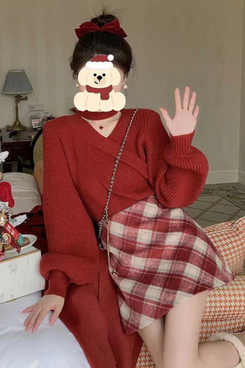 Dvodjelni set: pleteni pulover od ovčje vune i karirana suknja, dugi rukav, proljeće 2025