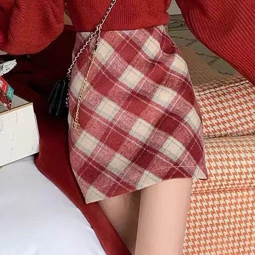 Dvodjelni set: pleteni pulover od ovčje vune i karirana suknja, dugi rukav, proljeće 2025