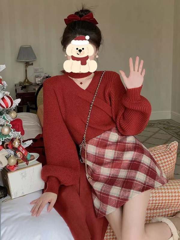 Dvodjelni set: pleteni pulover od ovčje vune i karirana suknja, dugi rukav, proljeće 2025