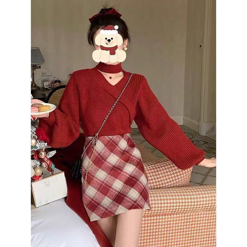 Dvodjelni set: pleteni pulover od ovčje vune i karirana suknja, dugi rukav, proljeće 2025