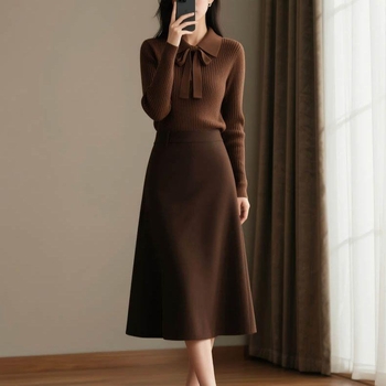 Lolita stil dvodijelni set — top s dugim rukavima i suknja srednje duljine, ovčja vuna, PVC glavni materijal, s oznakom na ovratniku