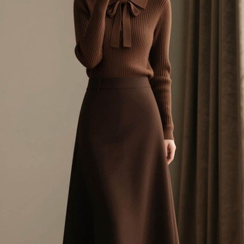 Lolita stil dvodijelni set — top s dugim rukavima i suknja srednje duljine, ovčja vuna, PVC glavni materijal, s oznakom na ovratniku