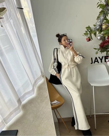 Ženski dvodijelni kostim: kratki cardigan sa stojećim ovratnikom i prugastim uzorom te vitka dugačka suknja visokog struka; Chenille tkanina s elastanom; glavni udio tkanine <30%.