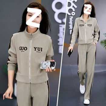 Ženski dvodijelni kostim sa suknjom od denima, gradski stil, proljeće–jesen 2025, ležerno elegantan outfit