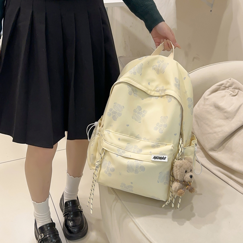 Ženski najlon ruksak s printom medvjedića, casual stil za školu i slobodno vrijeme, kapacitet 20–35 L, pogodan za 14-inčni prijenosnik