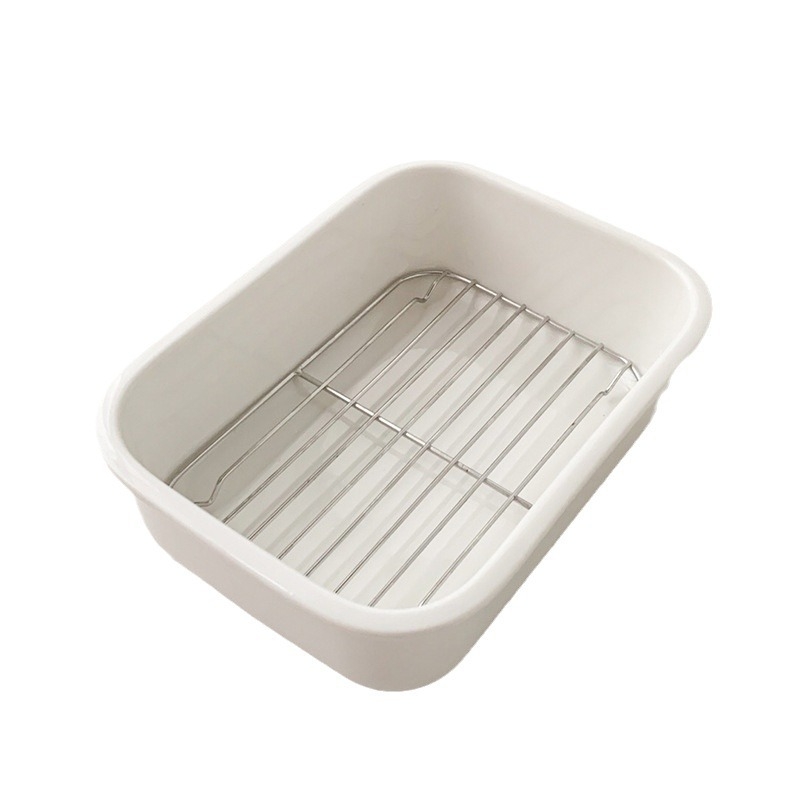 Porcelanska tava za pečenje, pogodna za mikrovalnu pećnicu, moderan minimalistički stil.