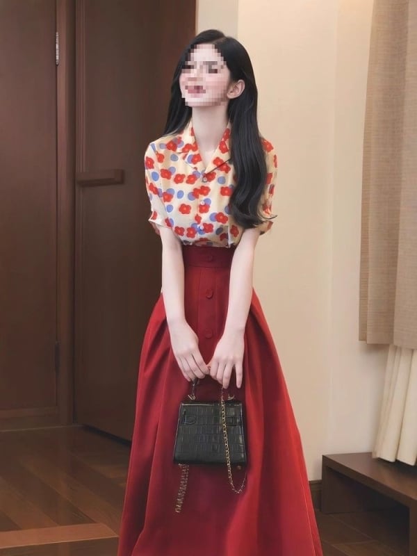 Costum din două piese cu cămașă – fustă mini cu talie înaltă, PVC și Spandex, vară