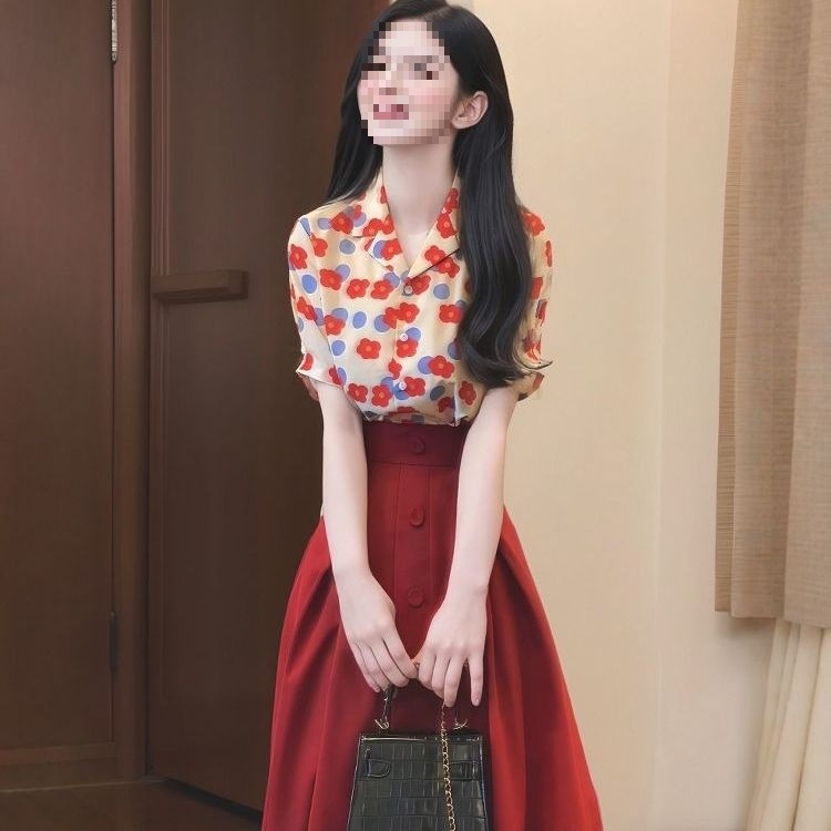 Costum din două piese cu cămașă – fustă mini cu talie înaltă, PVC și Spandex, vară