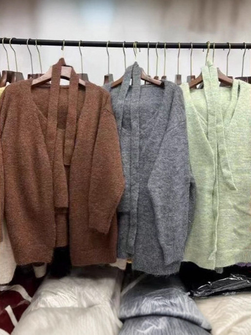 V-izrez veste + vezani pleteni kardigan s vrpcom, dvodijelni set, poliester pleteni materijal, 50-70% sadržaja poliester, jednobojna boja, jesen 2025