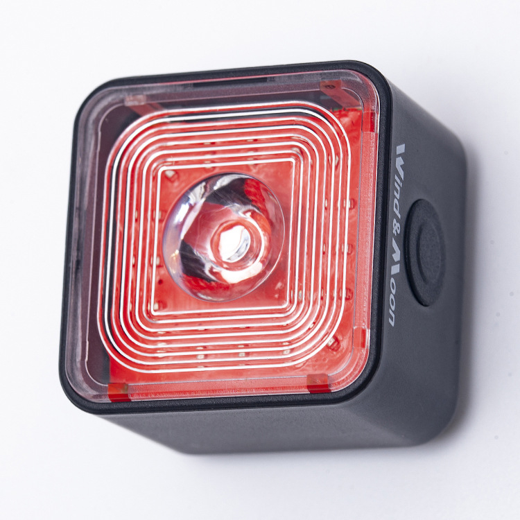 Set svjetala za bicikl: prednje i stražnje svjetlo s pametnim kočnim stražnjim svjetlom, USB punjenje, vodootporno, 6 načina