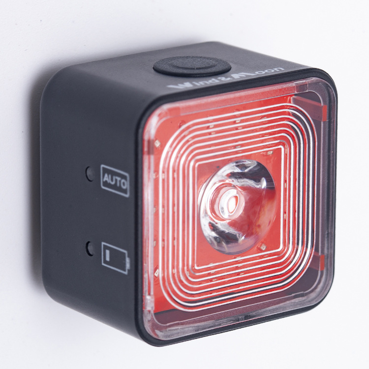 Set svjetala za bicikl: prednje i stražnje svjetlo s pametnim kočnim stražnjim svjetlom, USB punjenje, vodootporno, 6 načina