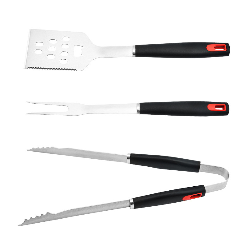 Set de unelte pentru grătar din oțel inoxidabil – clemă, perie, furculiță și lopată; design modern minimalist pentru exterior
