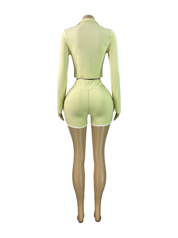Ženski sportski dvodijelni set: top s zipom i dugim rukavima, detalji za palac, uz capri hlače.