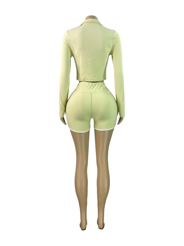 Ženski sportski dvodijelni set: top s zipom i dugim rukavima, detalji za palac, uz capri hlače.