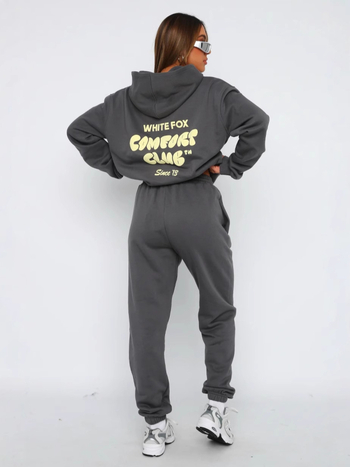 Ženski dvodijelni set s kapuljačom i hlačama, logotip, dugi rukavi, casual stil, poliester 90–95%, proljeće 2025