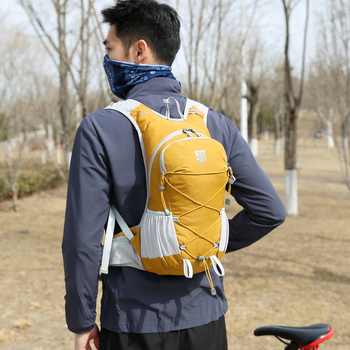 Трекинг раница: водоотблъскваща материя, полиестрова подплата, извити презрамки, унисекс