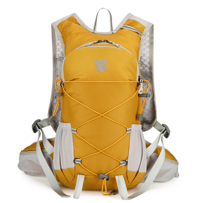 Трекинг раница: водоотблъскваща материя, полиестрова подплата, извити презрамки, унисекс