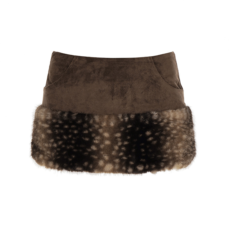Set s leopard printom: kratki bustier top i A-linijska haljina s niskim strukom, bez rukava, uz pahuljasti šal od umjetnog krzna