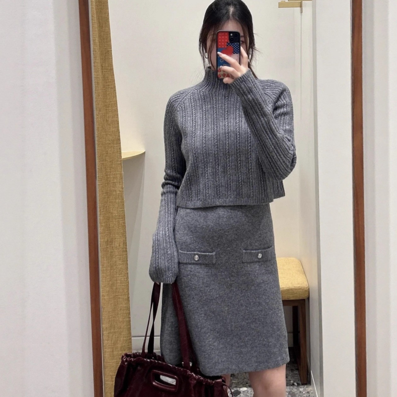 Set tricotat: top din tricot cu guler înalt și rochie fără mâneci, din tricot, lungime scurtă, toamnă 2025, stil casual de costum