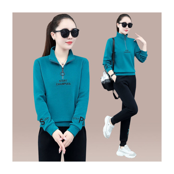 Ženski sportski kostim, jesen 2024, gornji dio s stojećim ovratnikom i dugi rukav, usklađene hlače, dvodijelni set, poliestersko-elastanska smjesa 50–70%