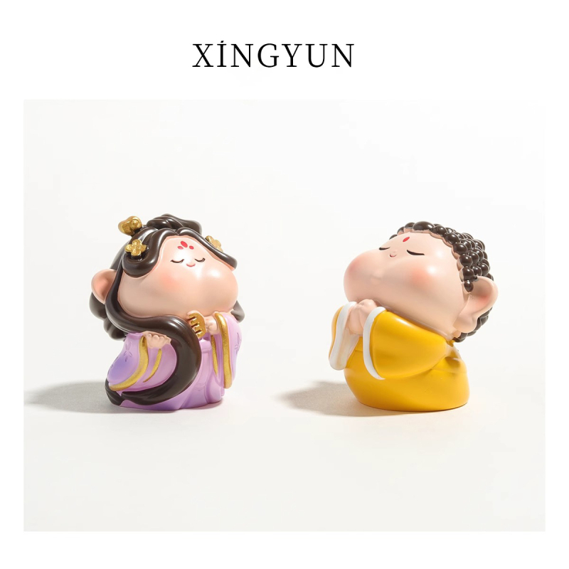 Munkaasztali dísz: Amitábha Buda és a Gazdagság Istene, gyanta, aranyos stílus, ajándék osztálytárs születésnapjára vagy karácsonyra