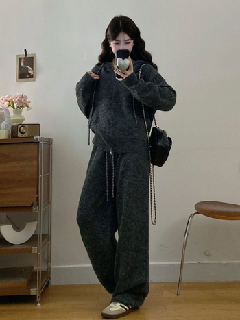 Plus-size ženski komplet: pulover-sweatshirt, lambswool tkanina, PVC glavni materijal, dugi rukav, jesen-zima 2025