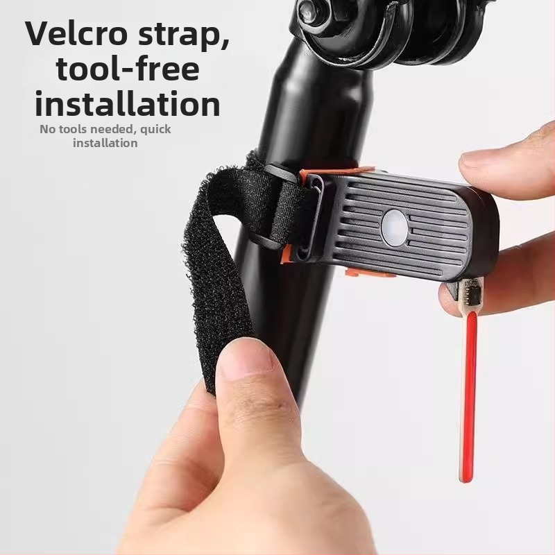 Zadnja svjetiljka za bicikl s dizajnom tekuće vode i pokaznim svjetlom