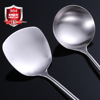 Set spatula od nehrđajućeg čelika s drvenim ručicama — uključuje jušnu žlicu, žlicu za prženje i žlicu za cijeđenje; kuhinjski alati otporni na toplinu